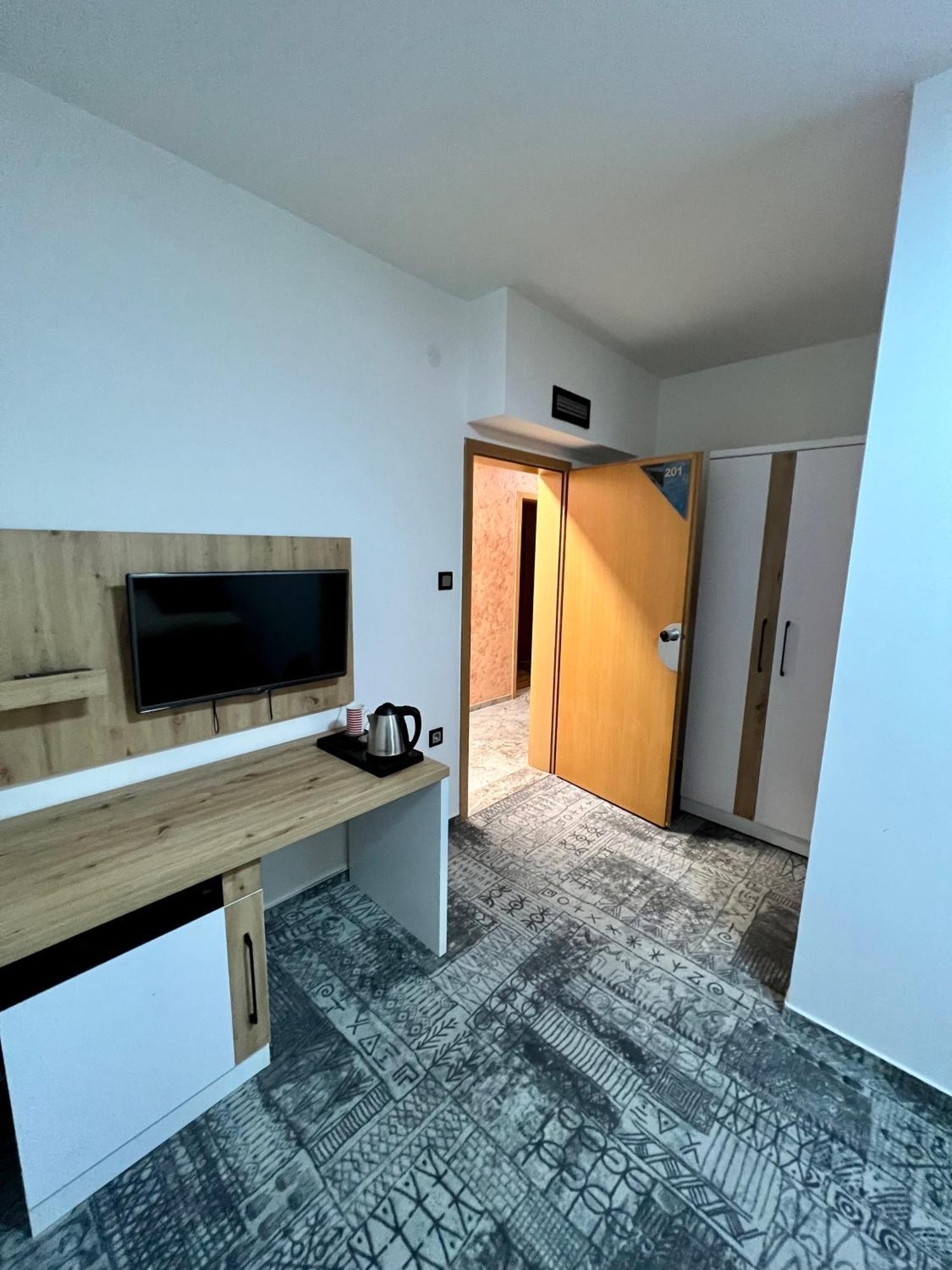 Hotel Brkic Sarajevo Airport - Free Parking Экстерьер фото