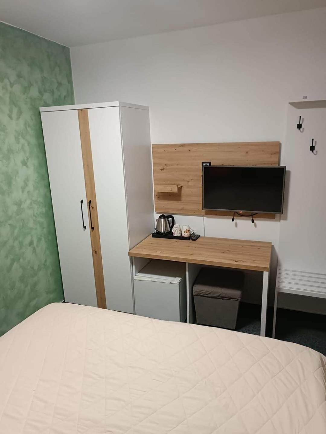Hotel Brkic Sarajevo Airport - Free Parking Экстерьер фото