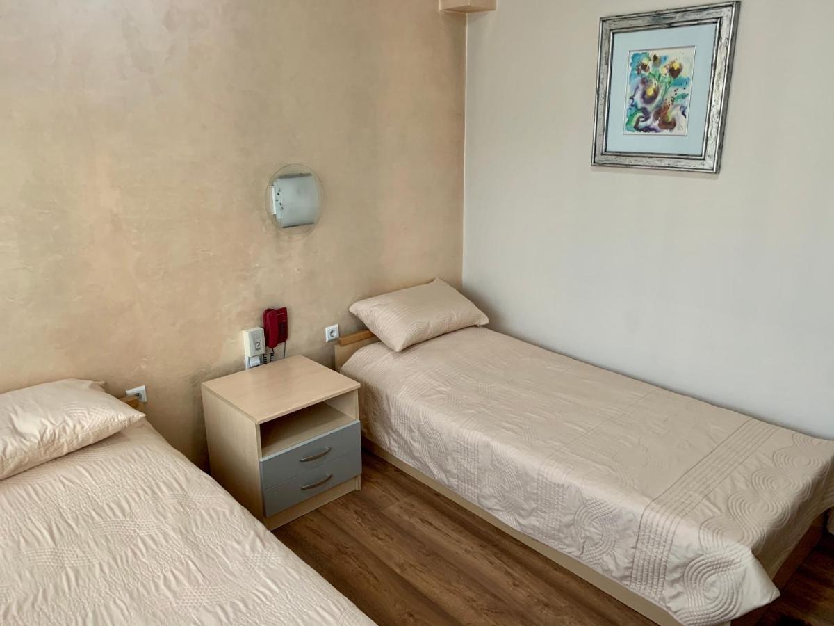 Hotel Brkic Sarajevo Airport - Free Parking Экстерьер фото